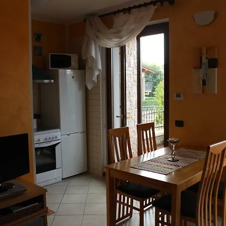 At Garda Lake Apartment *
